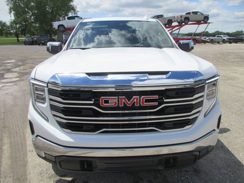 New 2026 GMC Sierra 1500 SLT w/ SLT Premium Package AWD/4WD image 11