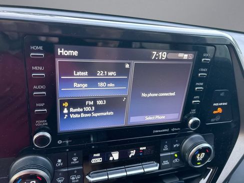 Used 2021 Toyota Highlander LE FWD image 23