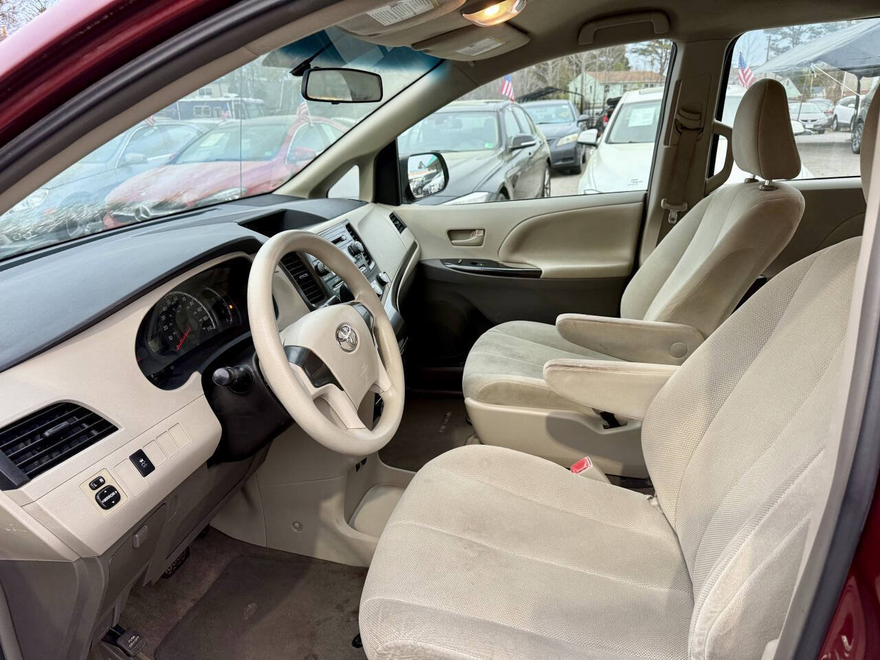 Used 2014 Toyota Sienna L FWD image 9