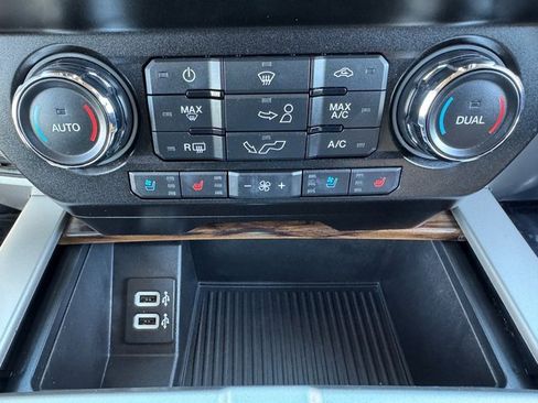 Certified 2019 Ford F150 Lariat image 29