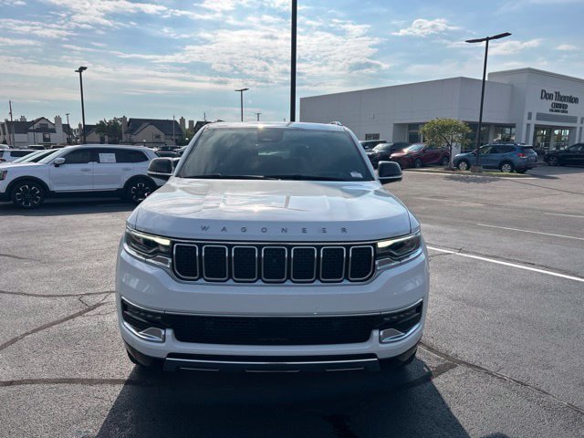 Used 2023 Jeep Wagoneer Series III w/ Premium Group I AWD/4WD image 3