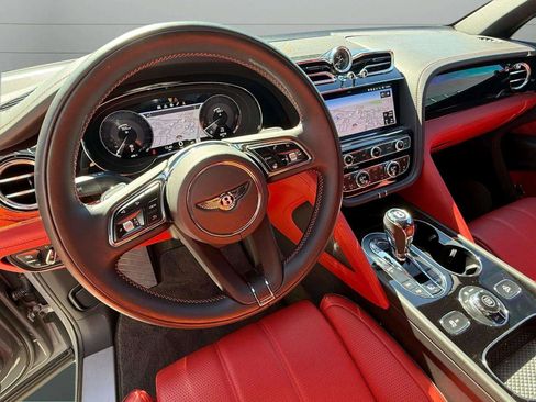 Certified 2022 Bentley Bentayga image 29