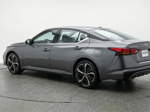 Used 2025 Nissan Altima 2.5 SR FWD image 6