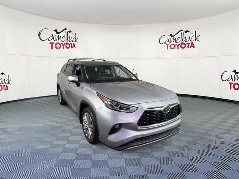 Used 2025 Toyota Highlander Platinum AWD/4WD image 4