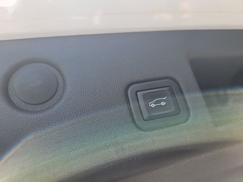 Used 2020 Chevrolet Equinox LT FWD image 8