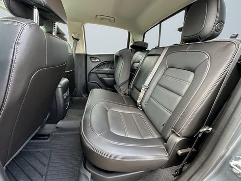 Used 2022 GMC Canyon Denali RWD image 13