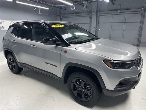 Used 2023 Jeep Compass Trailhawk w/ Trailhawk Elite Group AWD/4WD image 8