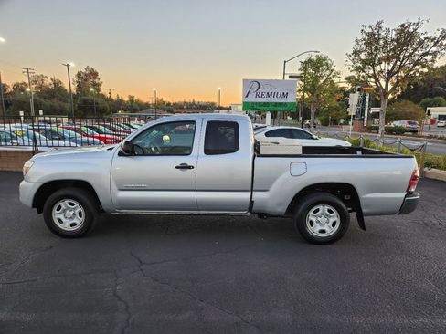 Used 2012 Toyota Tacoma 2WD Access Cab image 2