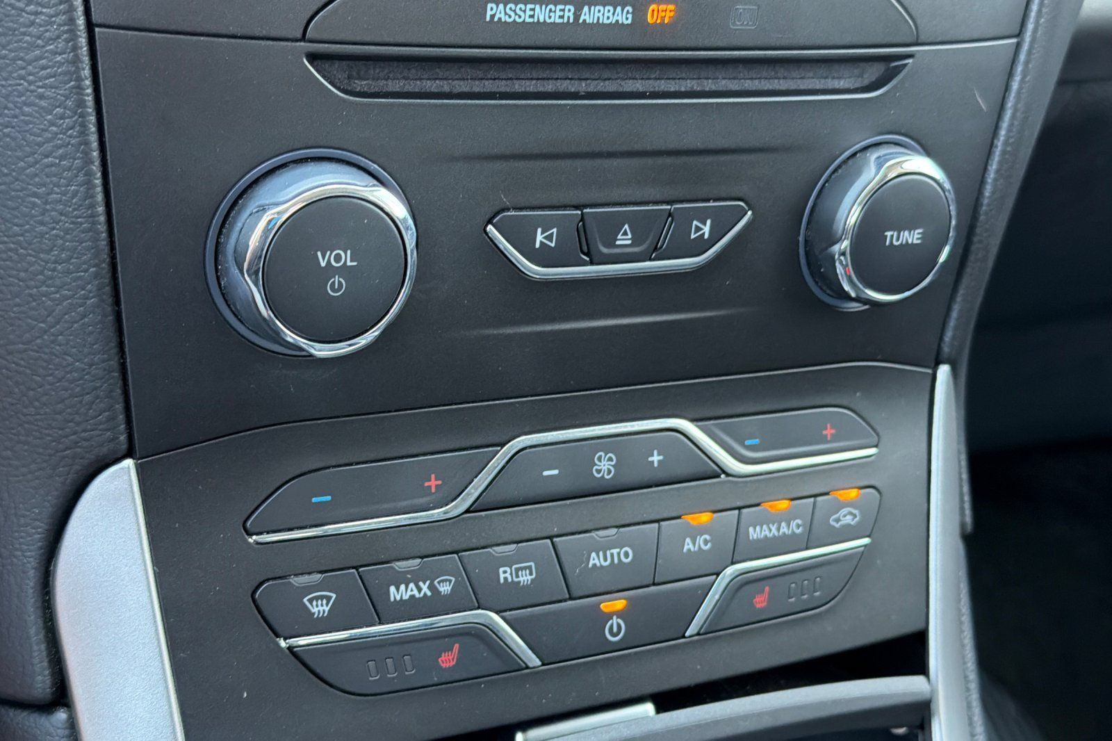 Used 2018 Ford Edge SEL w/ Equipment Group 201A AWD/4WD image 20