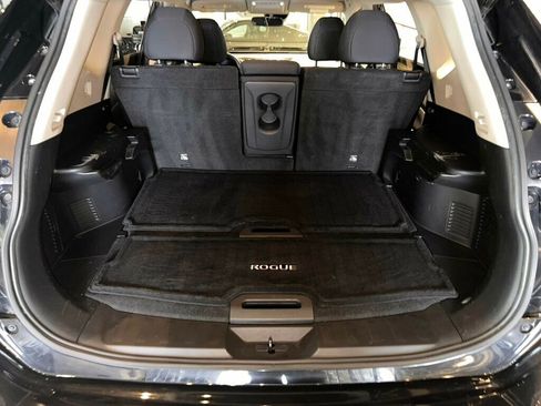 Used 2020 Nissan Rogue SV FWD image 23