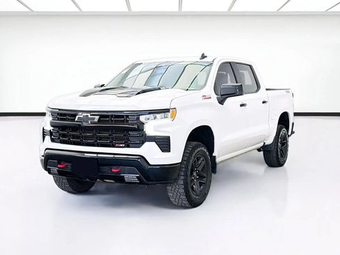 Used 2024 Chevrolet Silverado 1500 LT Trail Boss w/ Convenience Package II AWD/4WD image 3