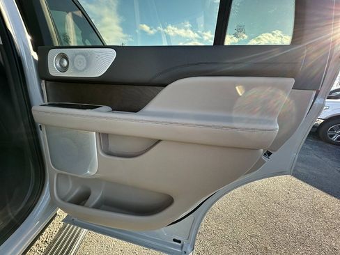 Used 2023 Lincoln Navigator Reserve AWD/4WD image 19
