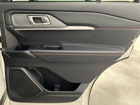 Used 2025 Ford Explorer ST-Line w/ ST-Line Street Pack image 21