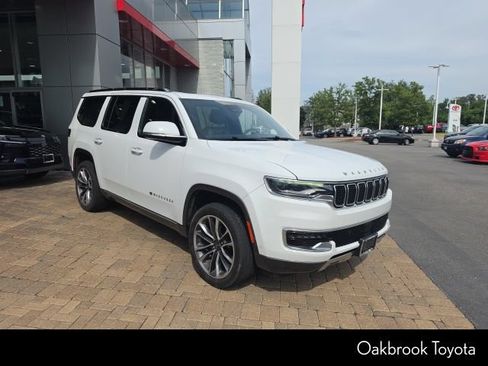 Used 2022 Jeep Wagoneer Series III w/ Premium Group I AWD/4WD image 3
