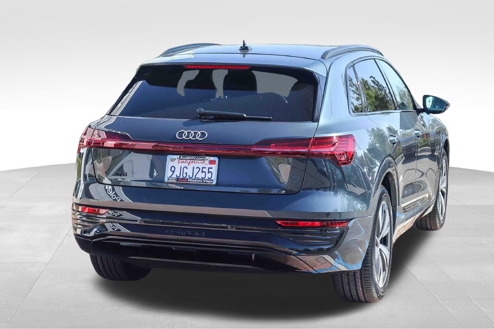 Used 2024 Audi Q8 e-tron Premium Plus AWD/4WD image 8
