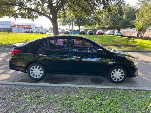 Used 2017 Nissan Versa SV FWD image 7