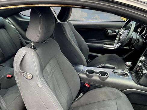 Used 2020 Ford Mustang Coupe w/ Black Accent Package RWD image 28