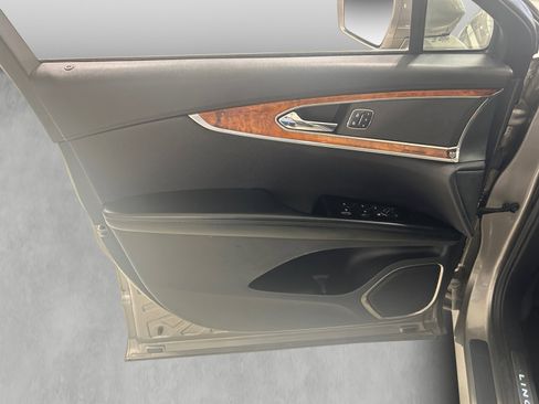 Used 2016 Lincoln MKX Select w/ Select Plus Package FWD image 11