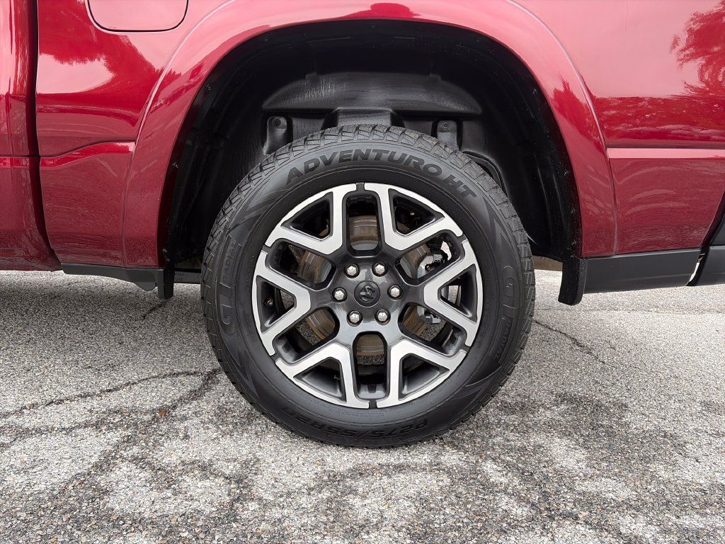 Used 2025 RAM 1500 Laramie AWD/4WD image 43