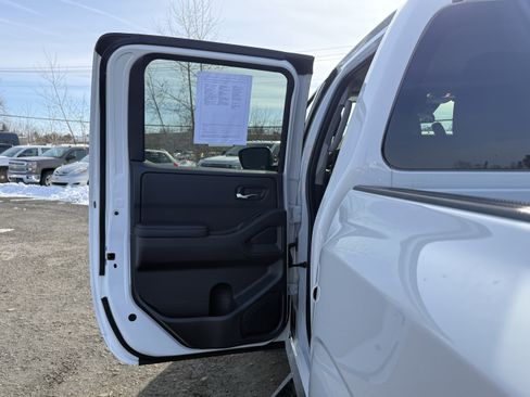 Used 2025 Nissan Frontier SV w/ SV Convenience Package image 27