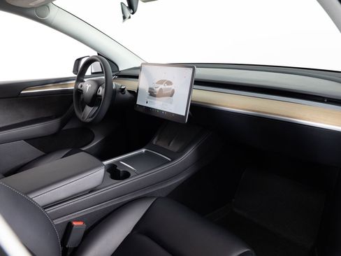 Used 2023 Tesla Model Y Long Range image 26