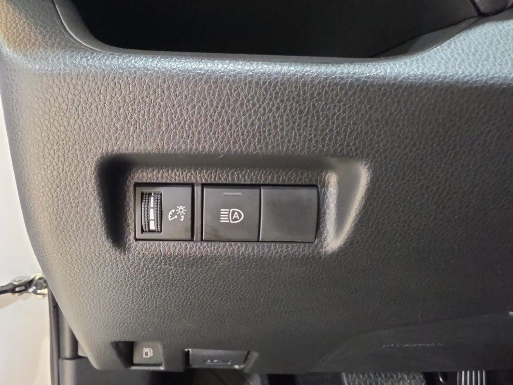 Used 2025 Toyota RAV4 LE AWD/4WD image 20