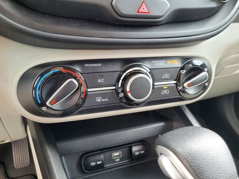 Certified 2025 Kia Soul LX w/ LX Technology Package image 21