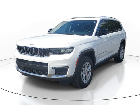 Used 2023 Jeep Grand Cherokee L Limited RWD image 3