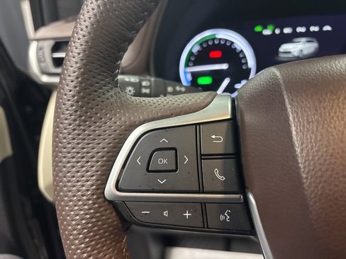 Used 2024 Toyota Sienna Platinum image 18