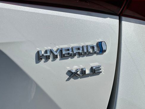 Certified 2022 Toyota Prius XLE w/ Premium Convenience Package FWD image 27