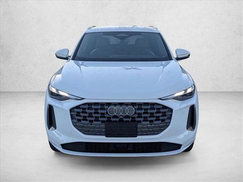 Certified 2025 Audi Q5 Premium w/ Convenience Package image 2