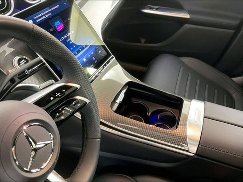 Used 2026 Mercedes-Benz GLC 300 4MATIC image 12