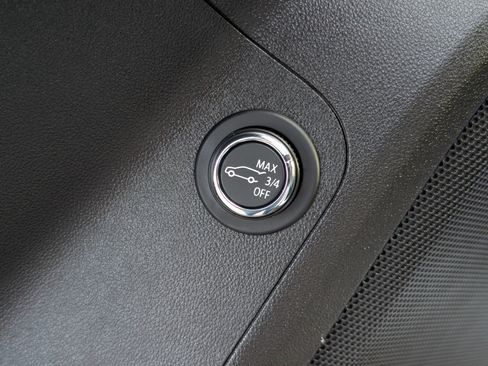 Used 2022 GMC Acadia SLT w/ LPO, Floor Liner Package image 29