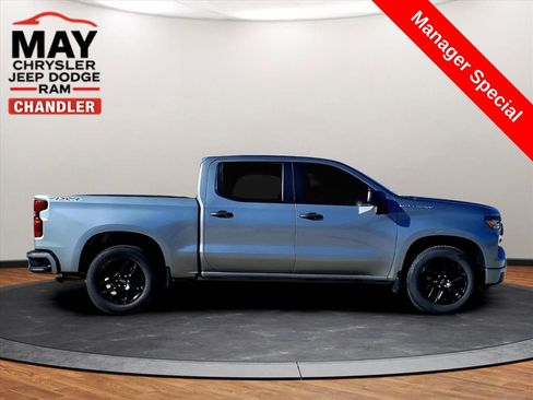 Used 2023 Chevrolet Silverado 1500 Custom AWD/4WD image 2