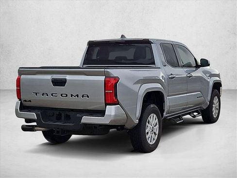 Used 2025 Toyota Tacoma SR5 AWD/4WD image 5