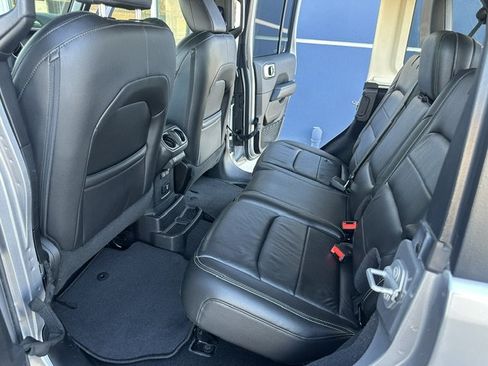 Used 2018 Jeep Wrangler Unlimited Sahara AWD/4WD image 22