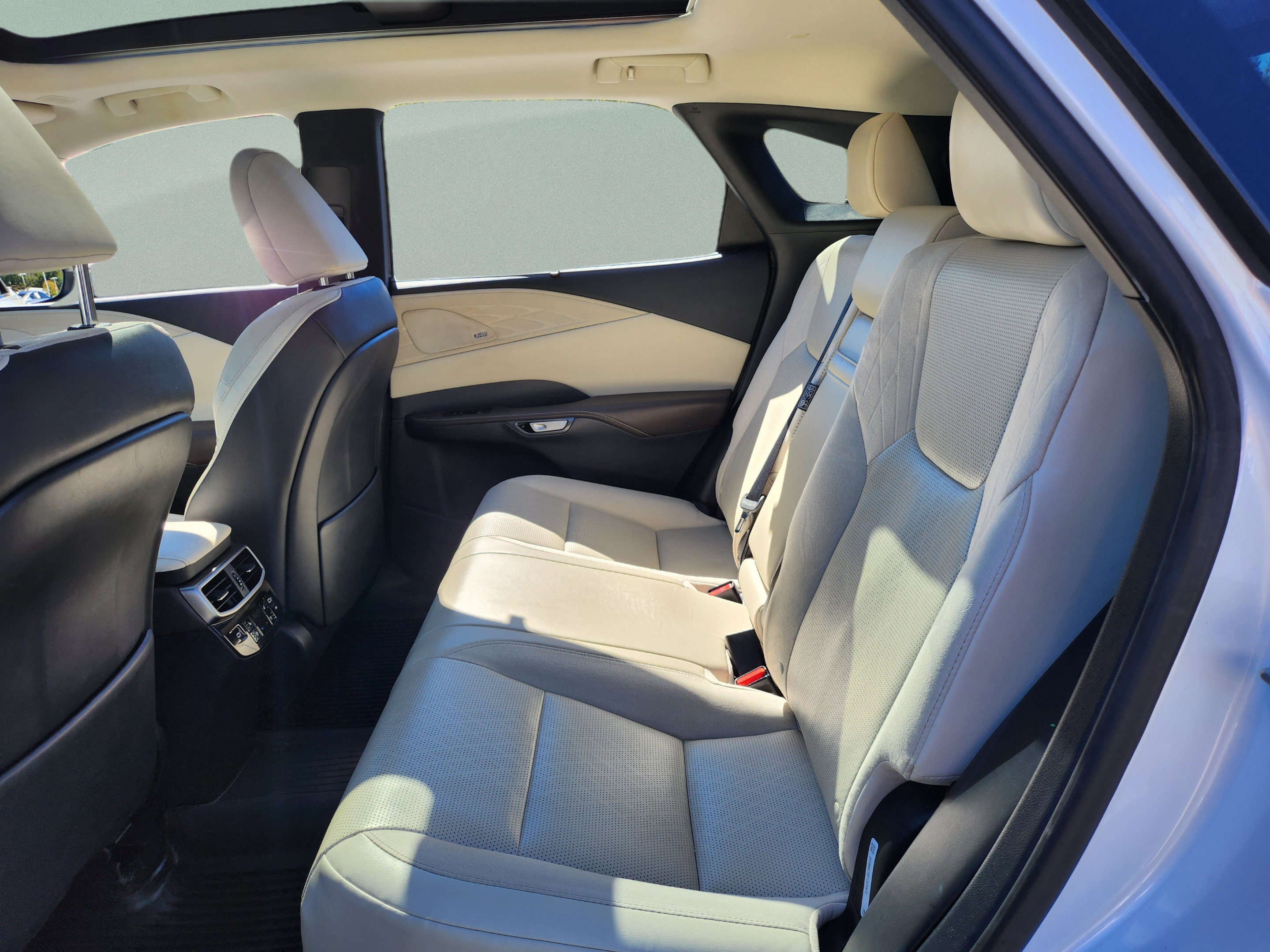 Used 2024 Lexus RX 350 AWD w/ Convenience Package image 22