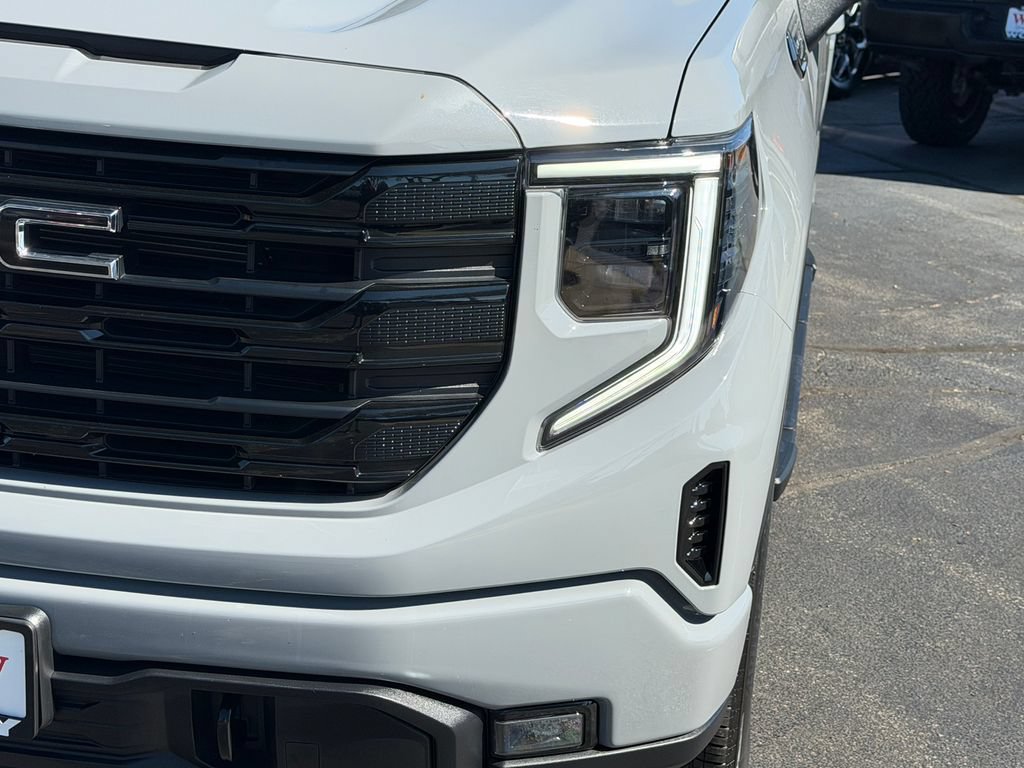 Used 2024 GMC Sierra 1500 Elevation w/ LPO, Elevation Black Package AWD/4WD image 20