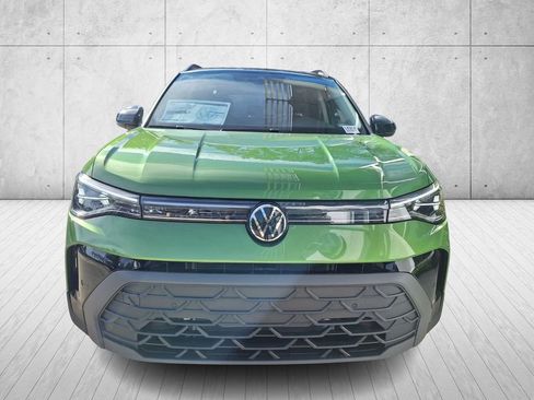 New 2026 Volkswagen Taos SE image 8
