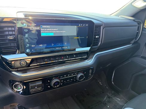 Used 2025 Chevrolet Silverado 1500 LT image 12