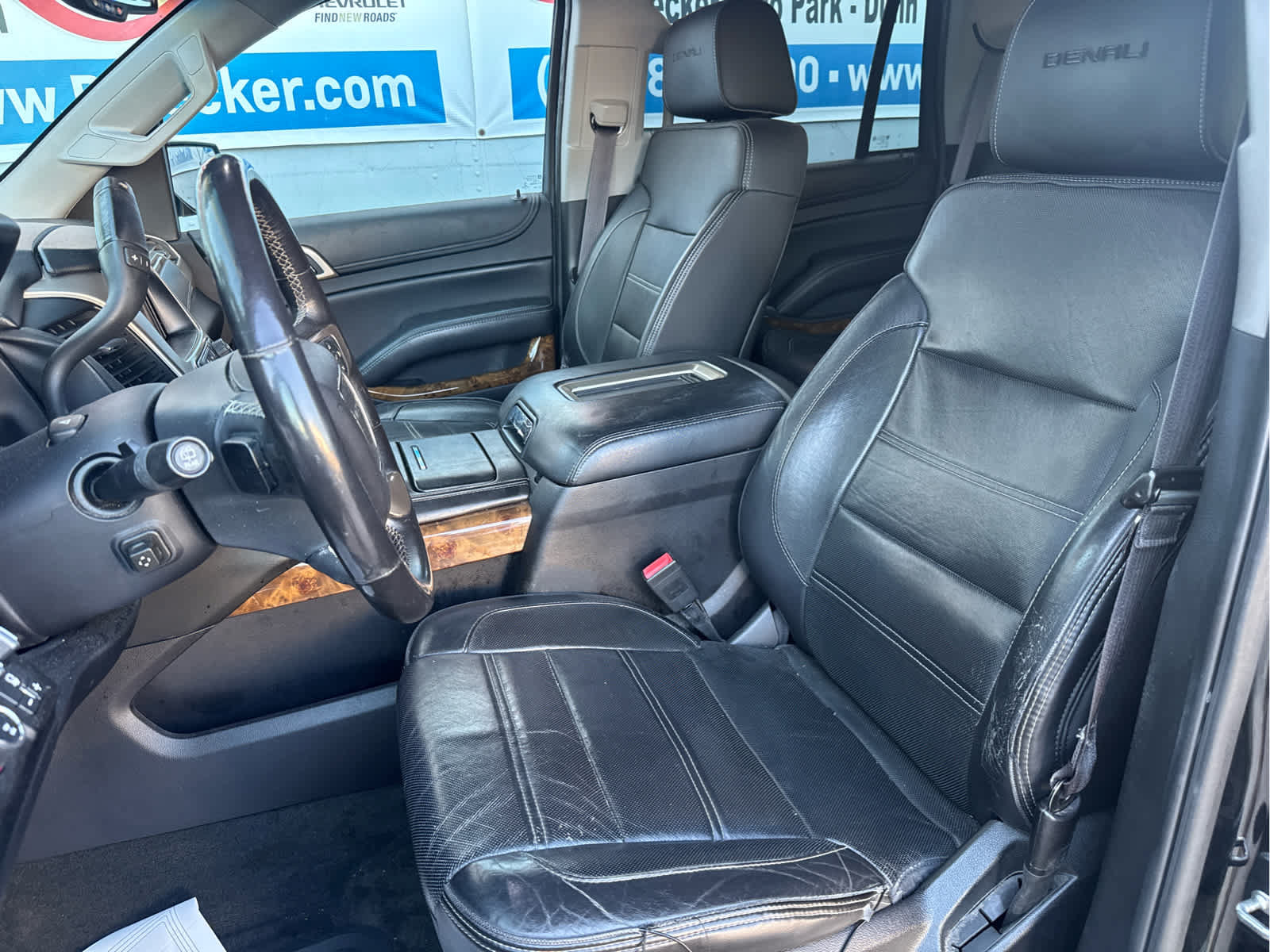 Used 2015 GMC Yukon Denali w/ Touring Package AWD/4WD image 28