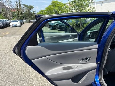 Used 2023 Hyundai Elantra SEL FWD image 33
