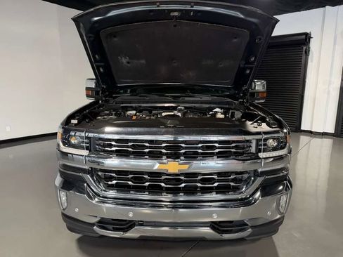 Used 2018 Chevrolet Silverado 1500 LTZ w/ LTZ Plus Package AWD/4WD image 8