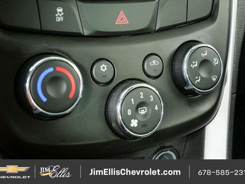 Certified 2020 Chevrolet Trax LT w/ LT Convenience Package AWD/4WD image 15
