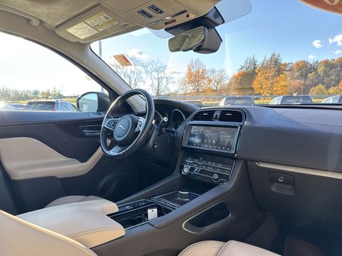 Used 2020 Jaguar F-PACE Prestige image 16