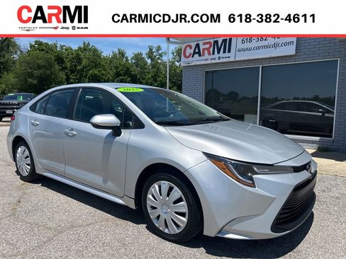 Used 2025 Toyota Corolla LE FWD image 1