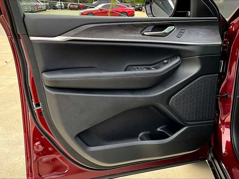 New 2025 Jeep Grand Cherokee Limited w/ Black Appearance Package image 11