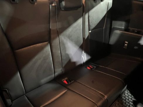 Used 2023 Toyota Highlander L image 20