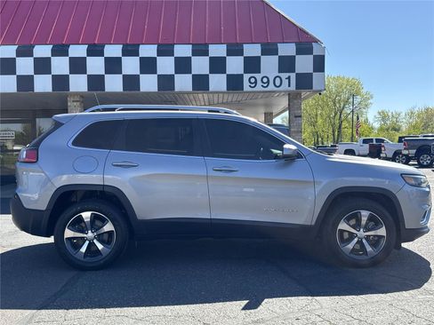 Used 2019 Jeep Cherokee Limited AWD/4WD image 8