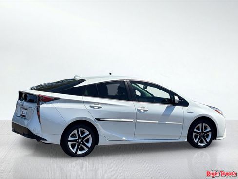 Certified 2017 Toyota Prius Three Touring FWD image 5